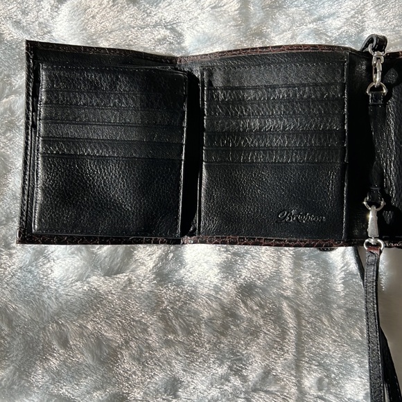 Brighton Trifold Blk/Brn wallet with crossbody strap (EUC) - Picture 5 of 10